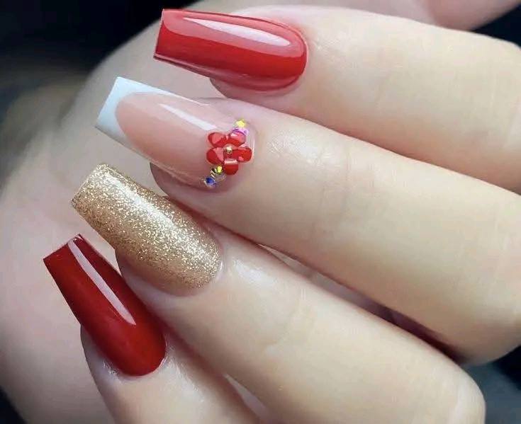 15+ Stunning Red and White Nail Designs You Need to Try (DIY Friendly!) 17 15+ Stunning Red and White Nail Designs You Need to Try (DIY Friendly!)