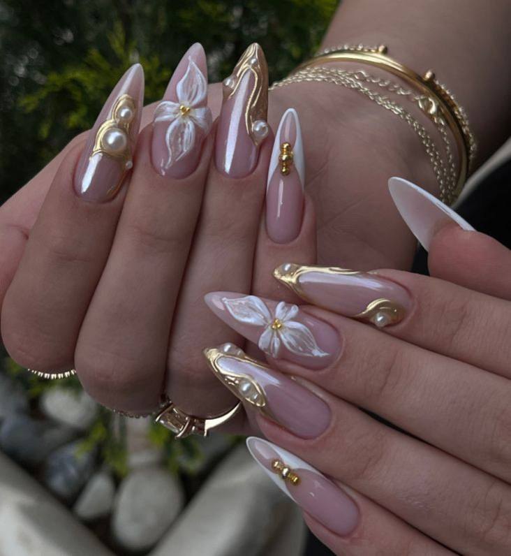 Stunning 3D Floral Nail Art with Elegant Gold Accents: Your Ultimate Guide