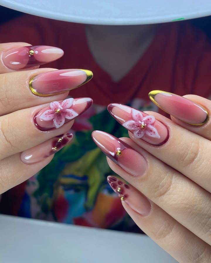 Stunning 3D Floral Nail Art with Elegant Gold Accents: Your Ultimate Guide 17 Stunning 3D Floral Nail Art with Elegant Gold Accents: Your Ultimate Guide