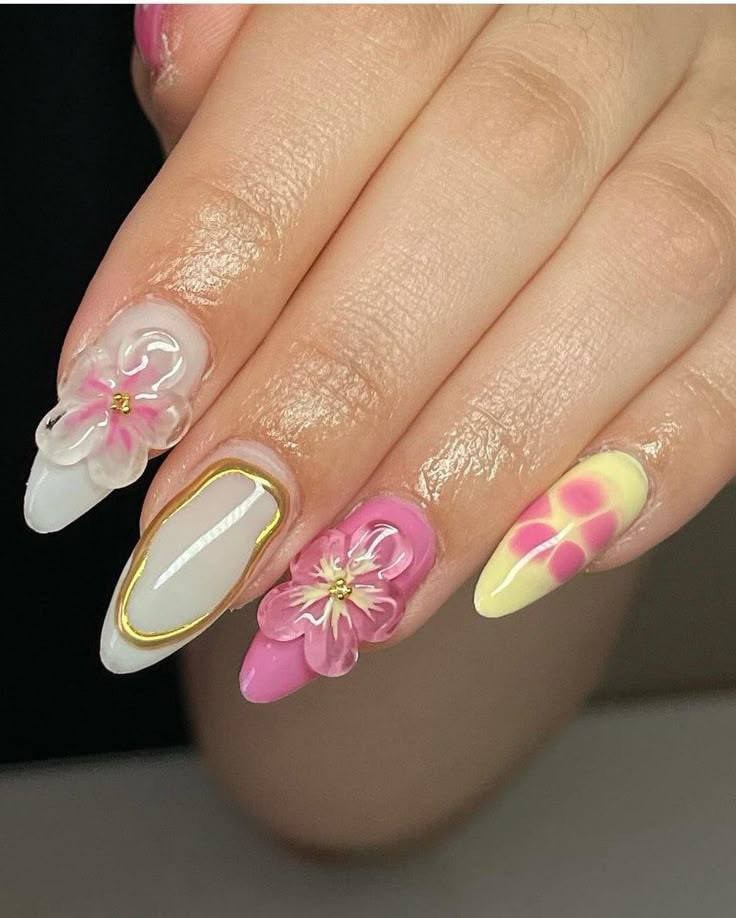 Stunning 3D Floral Nail Art with Elegant Gold Accents: Your Ultimate Guide 17 Stunning 3D Floral Nail Art with Elegant Gold Accents: Your Ultimate Guide